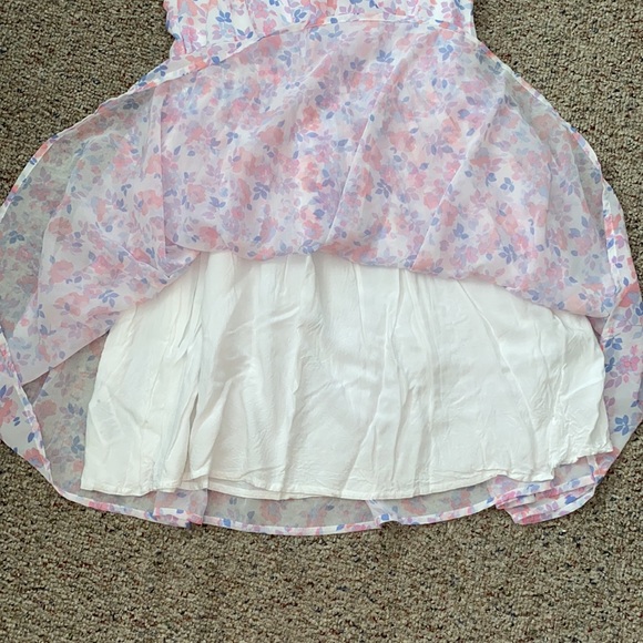 Beautiful Dress - Picture 4 of 5